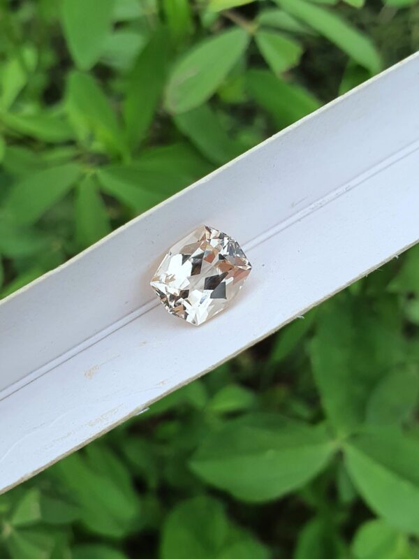 Imperial Topaz | Natural | From Katlang | 3.65 ct - Image 3