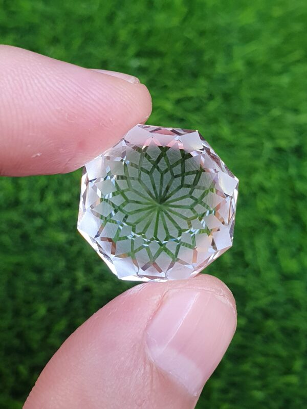 Quartz Natural | Eye Clean | Flower Cut | 42.51 ct - Image 4