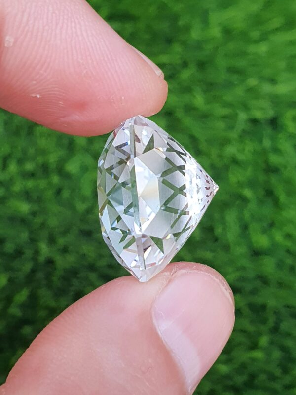 Quartz Natural | Eye Clean | Flower Cut | 42.51 ct - Image 3