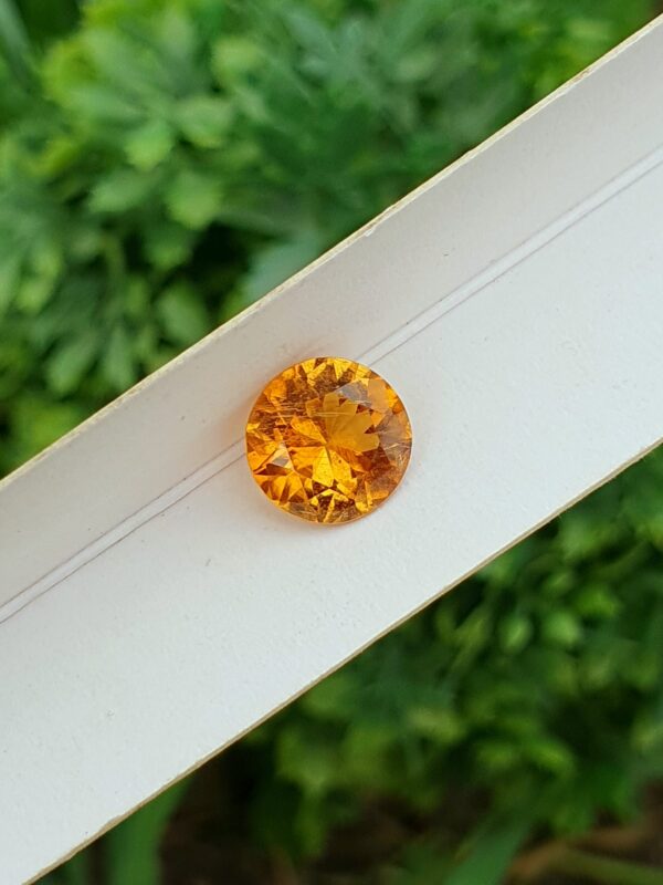 Clinohumite Round Brilliant Cut From Tajikistan | 2.43 ct - Image 2