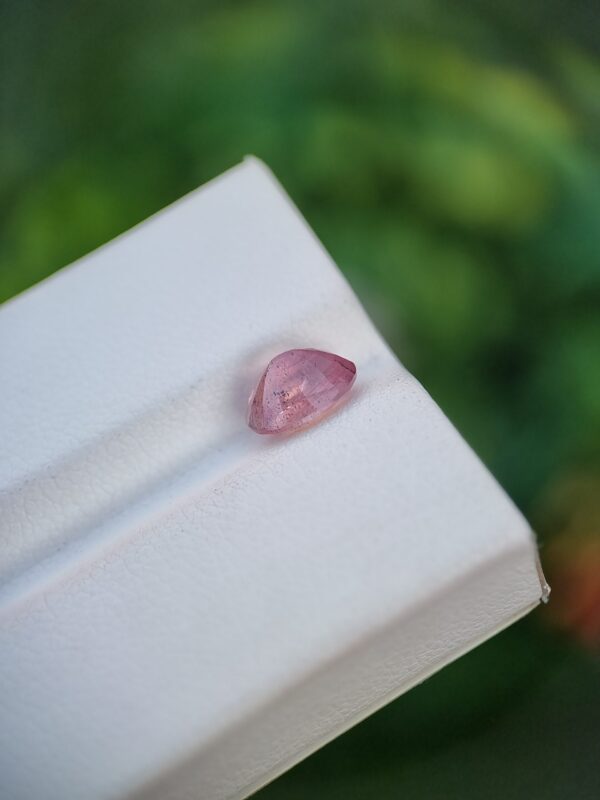 Sapphire Stone Orangish Pink Oval Shape From Kashmir | 1.71 ct - Image 3