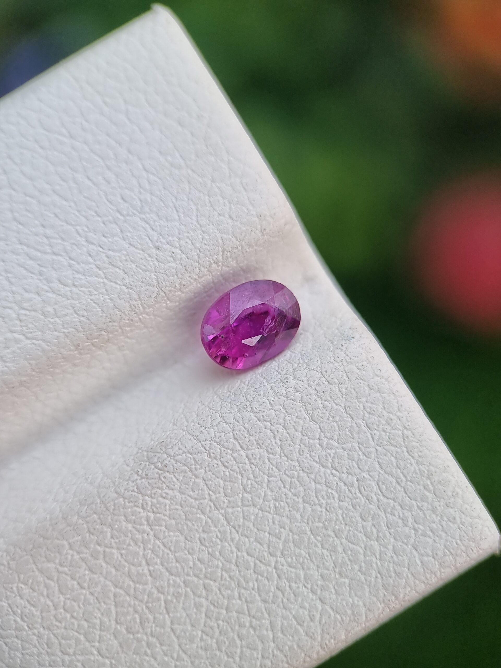 Exquisite 0.69 ct Natural Purplish Pink Sapphire Gemstone | Certified