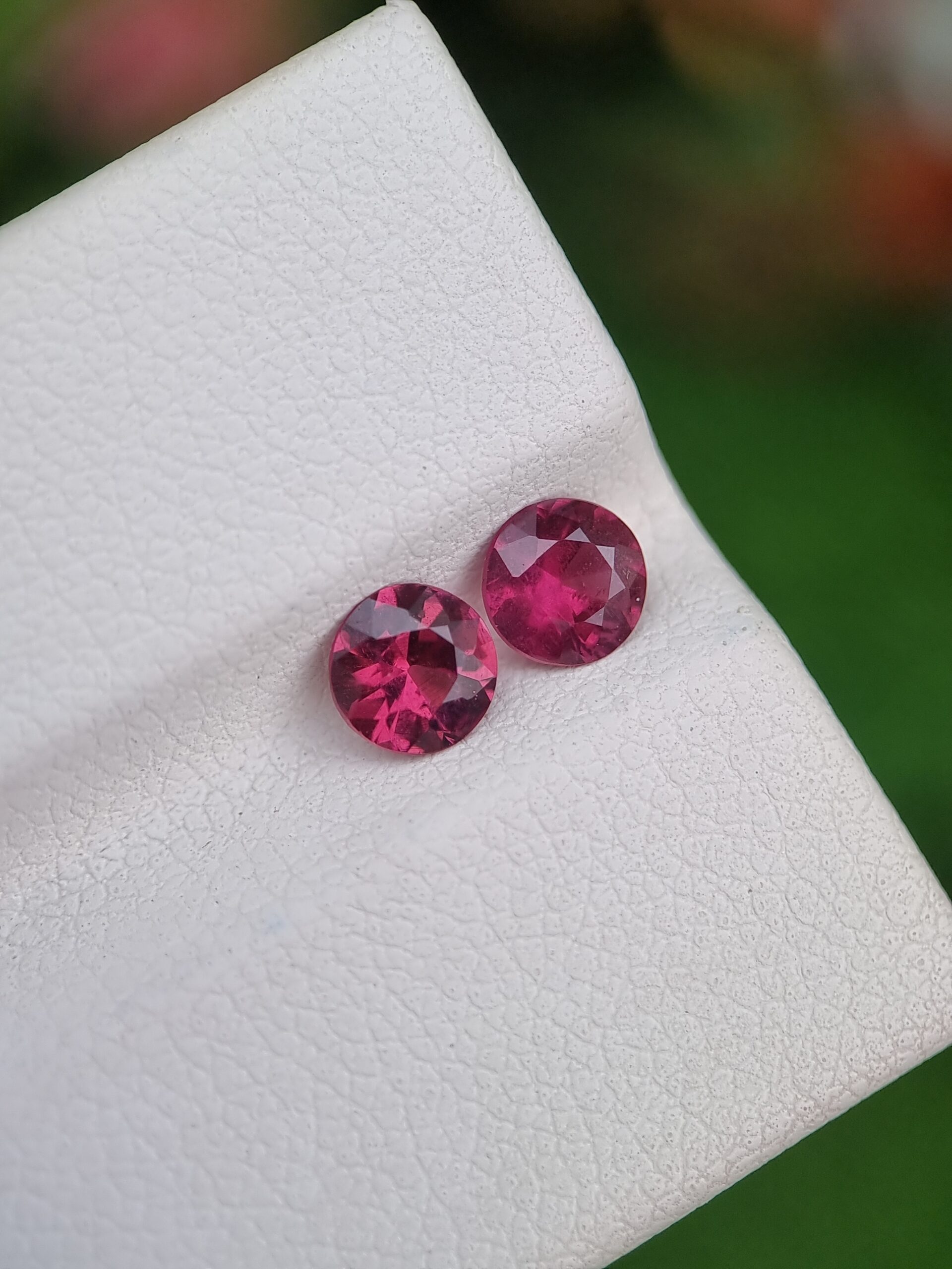 Charming Round Cut Natural Rhodolite Garnet Pair - 0.48 ct & 0.47 ct