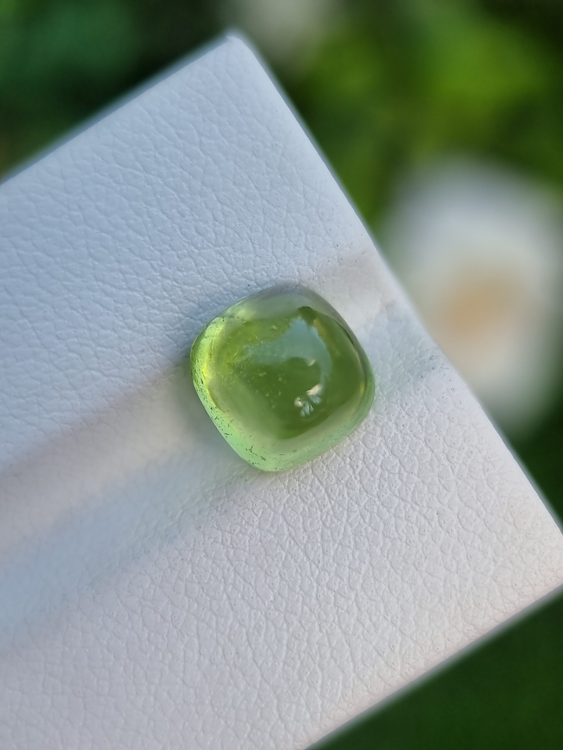 Lustrous 4.52 ct Yellowish Green Natural Peridot Cabochon from Pakistan