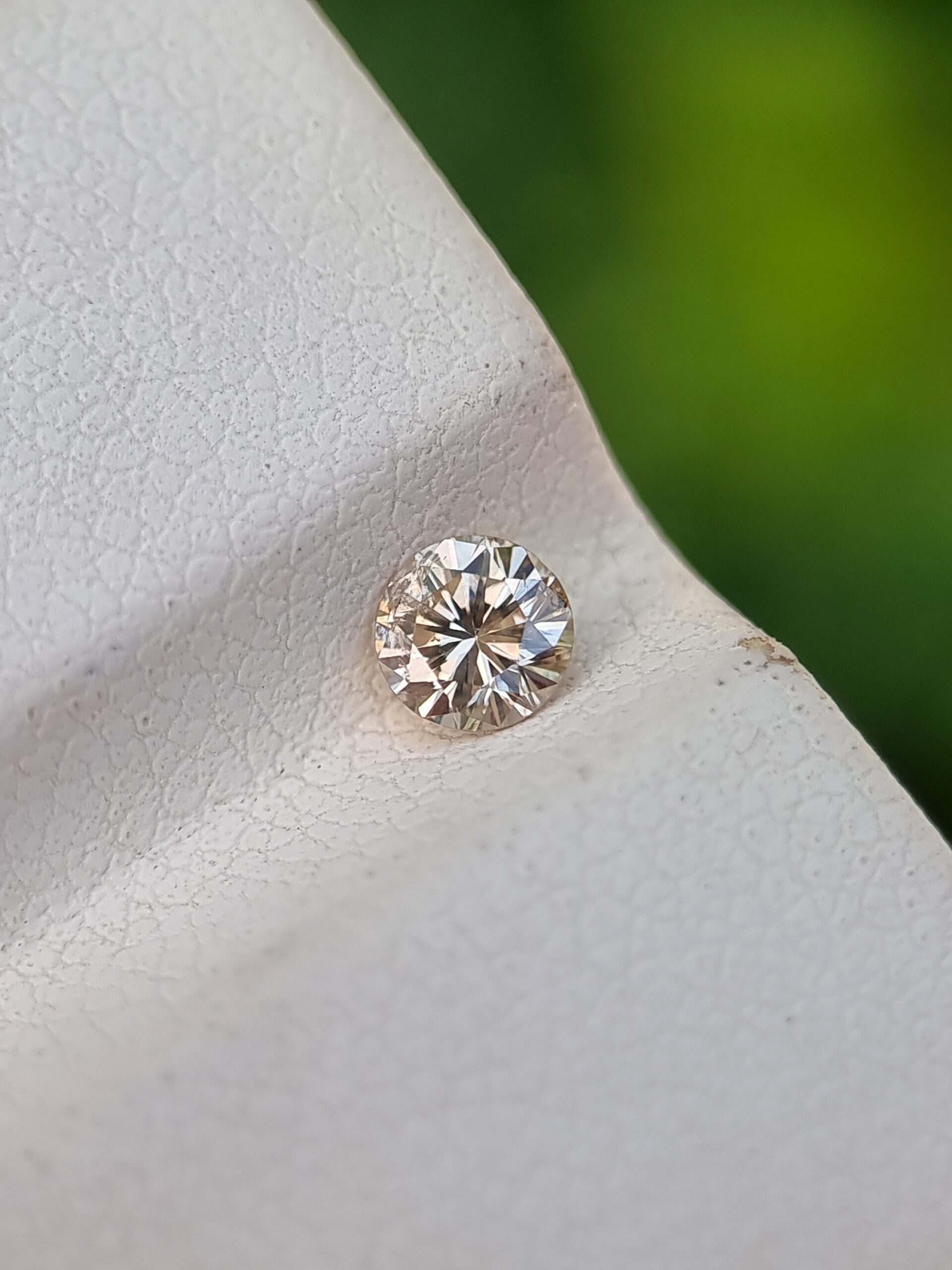 0.28 ct Round Brilliant Cut Natural Certified Diamond (S-T, SI2, Faint Yellow Fluorescence)