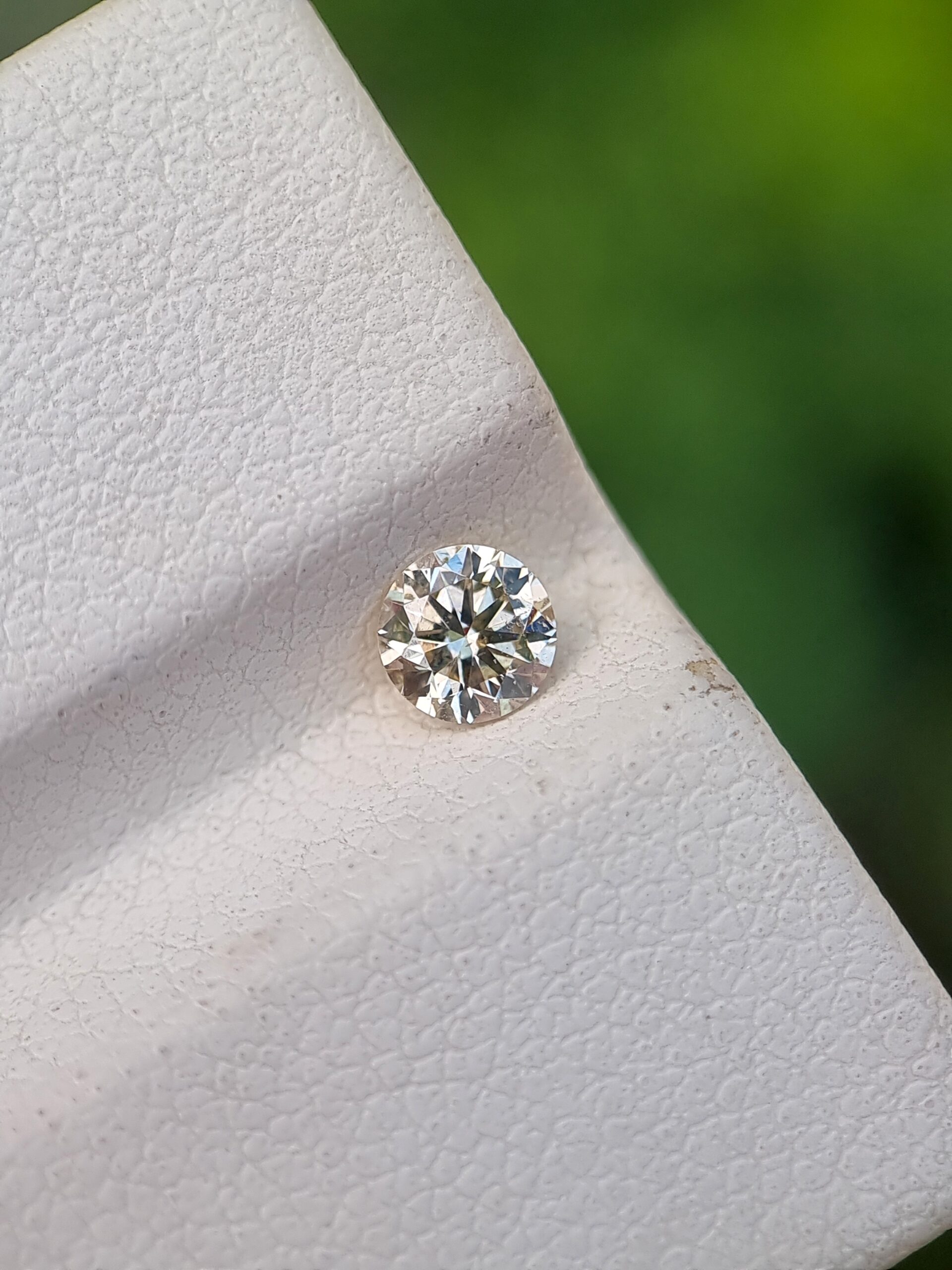 0.30 ct Round Brilliant Cut Natural Diamond (Q-R, SI2, Strong Blue Fluorescence