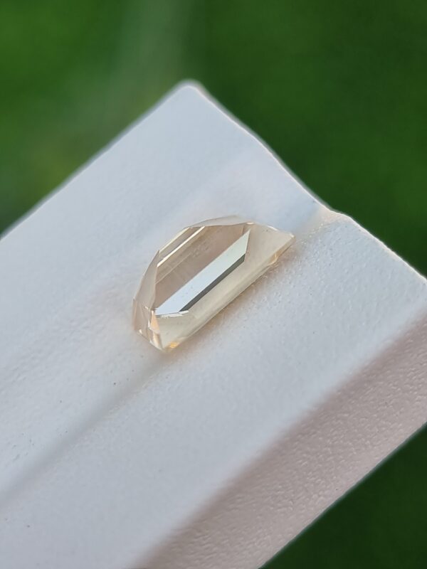 Natural Imperial Topaz from Pakistan - 4.11 ct, Light Yellow, Rectangular - Image 4