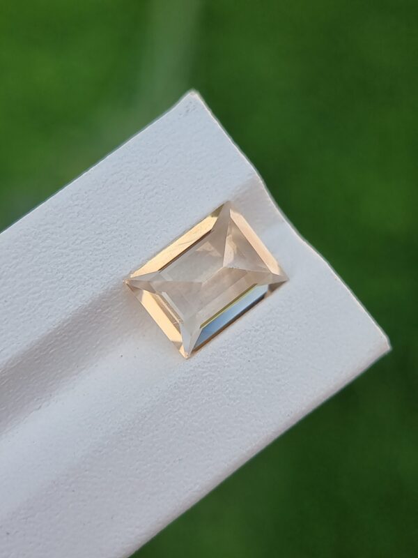 Natural Imperial Topaz from Pakistan - 4.11 ct, Light Yellow, Rectangular - Image 5