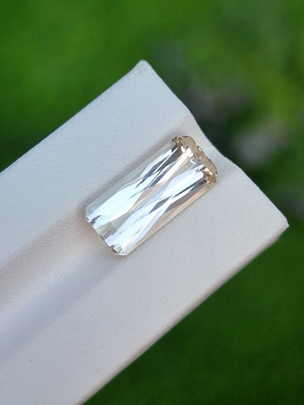 6.48 ct Natural Imperial Topaz - Untreated, Eye Clean, Light Yellow - Image 2