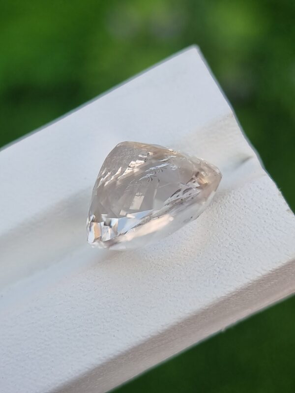 19.38 ct Natural Imperial Topaz – Oval Cut, Large Very Light Yellow Gem from Katlang, Pakistan - Image 4