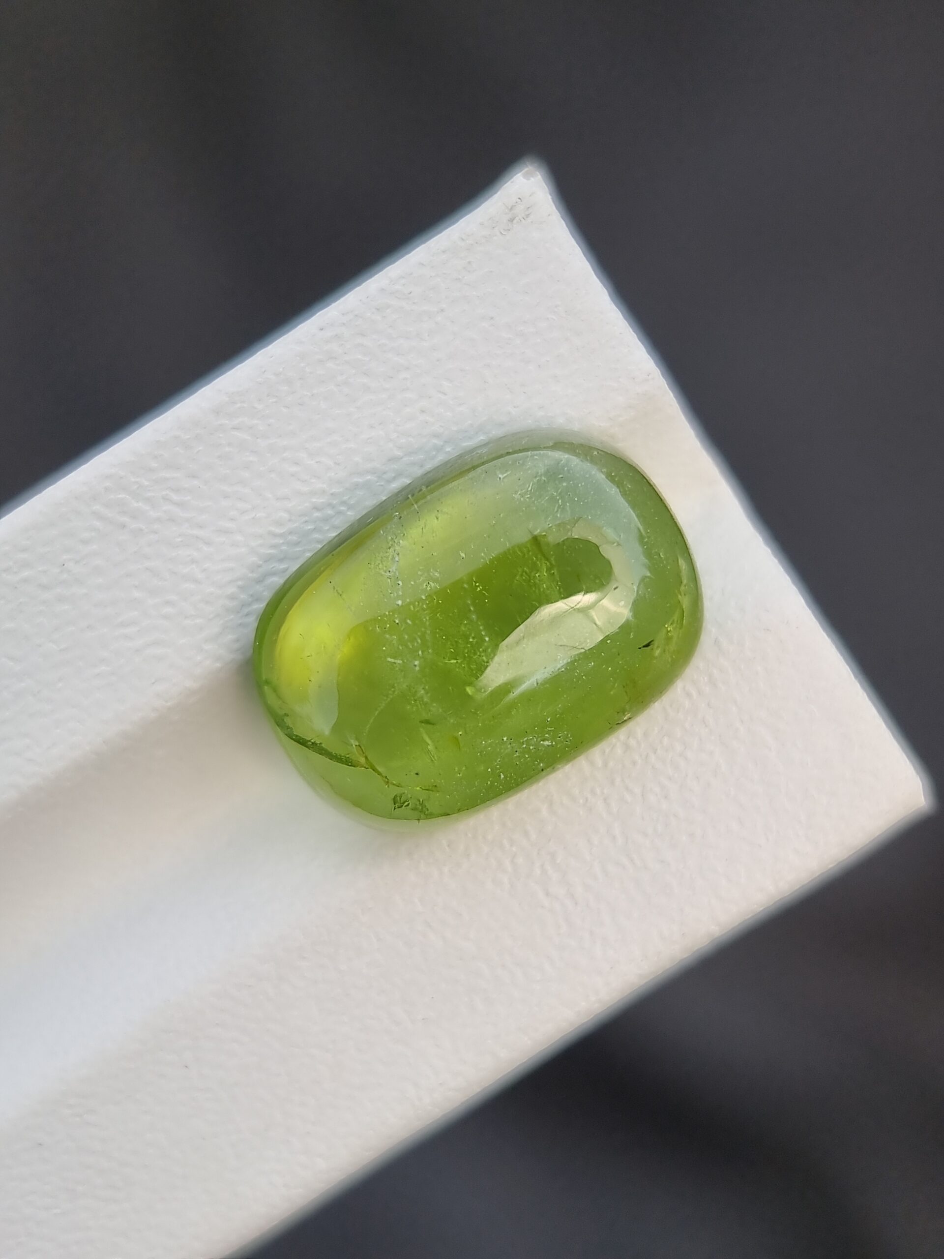 Natural 10.00 ct Peridot Cabochon from Pakistan