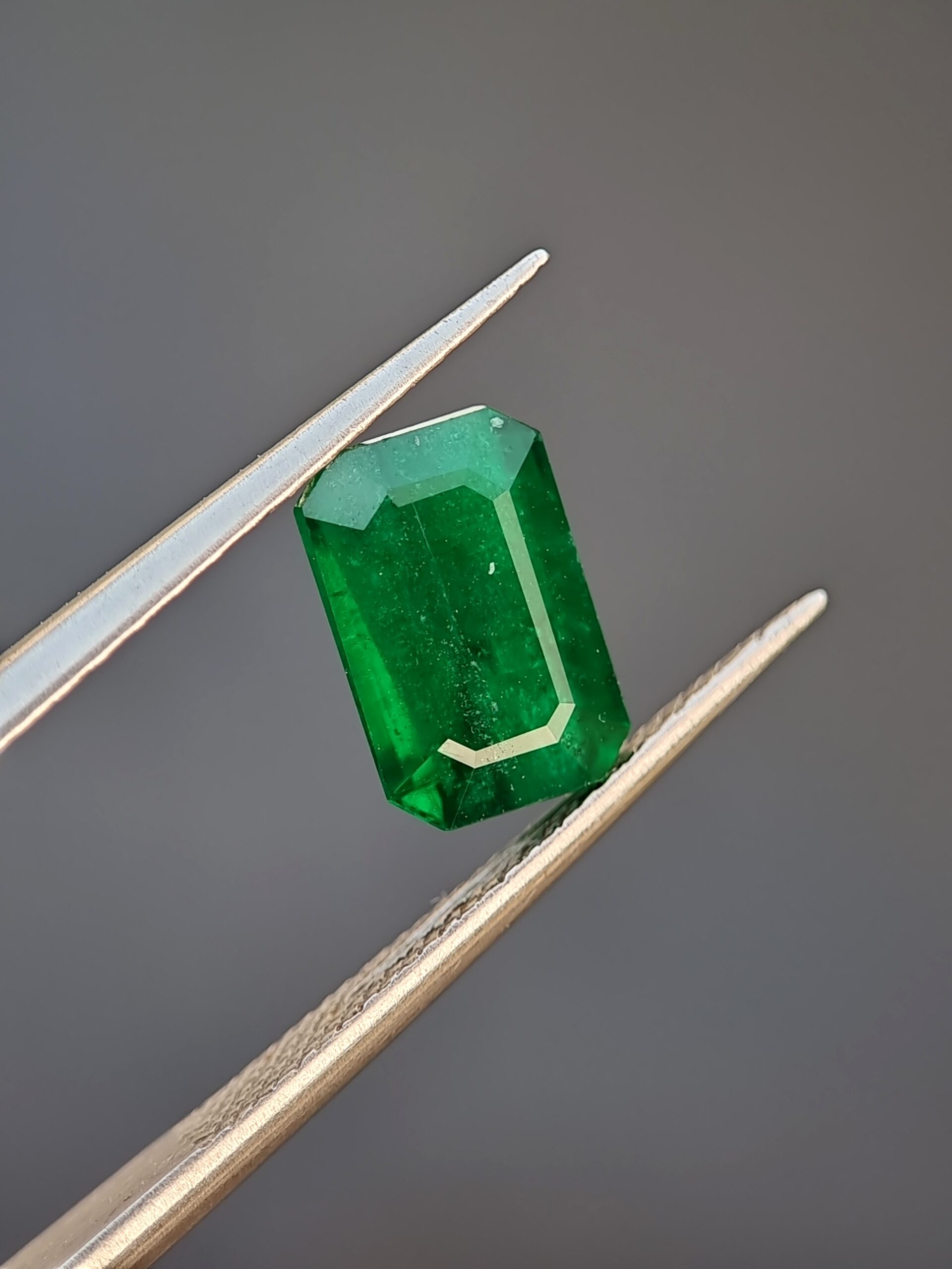 Natural Emerald 2.28 ct - Green Gemstone from Swat, Pakistan