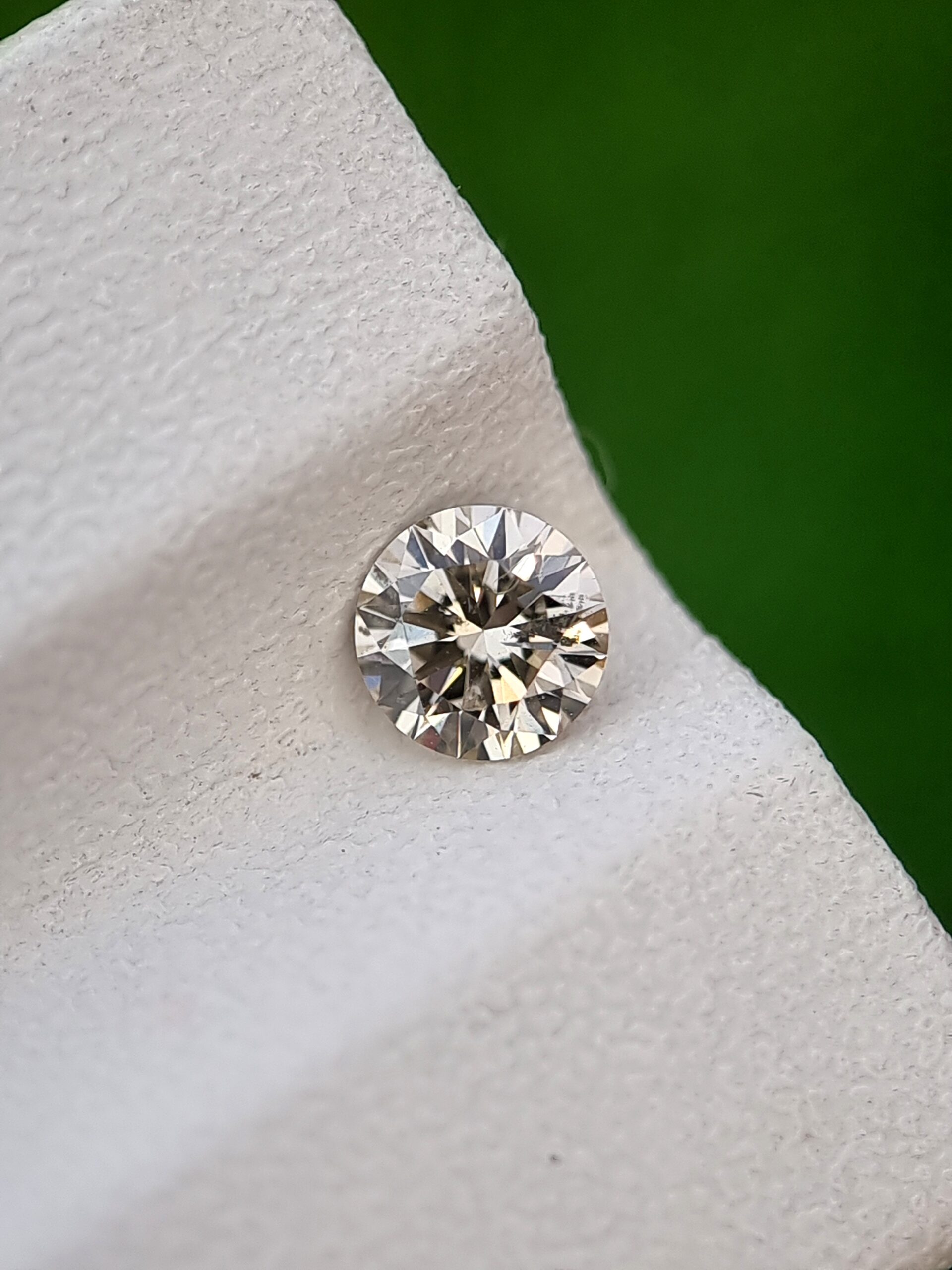 0.32 Carat Natural Round Brilliant Diamond - Q-R Color, SI2 Clarity, GGI Certified