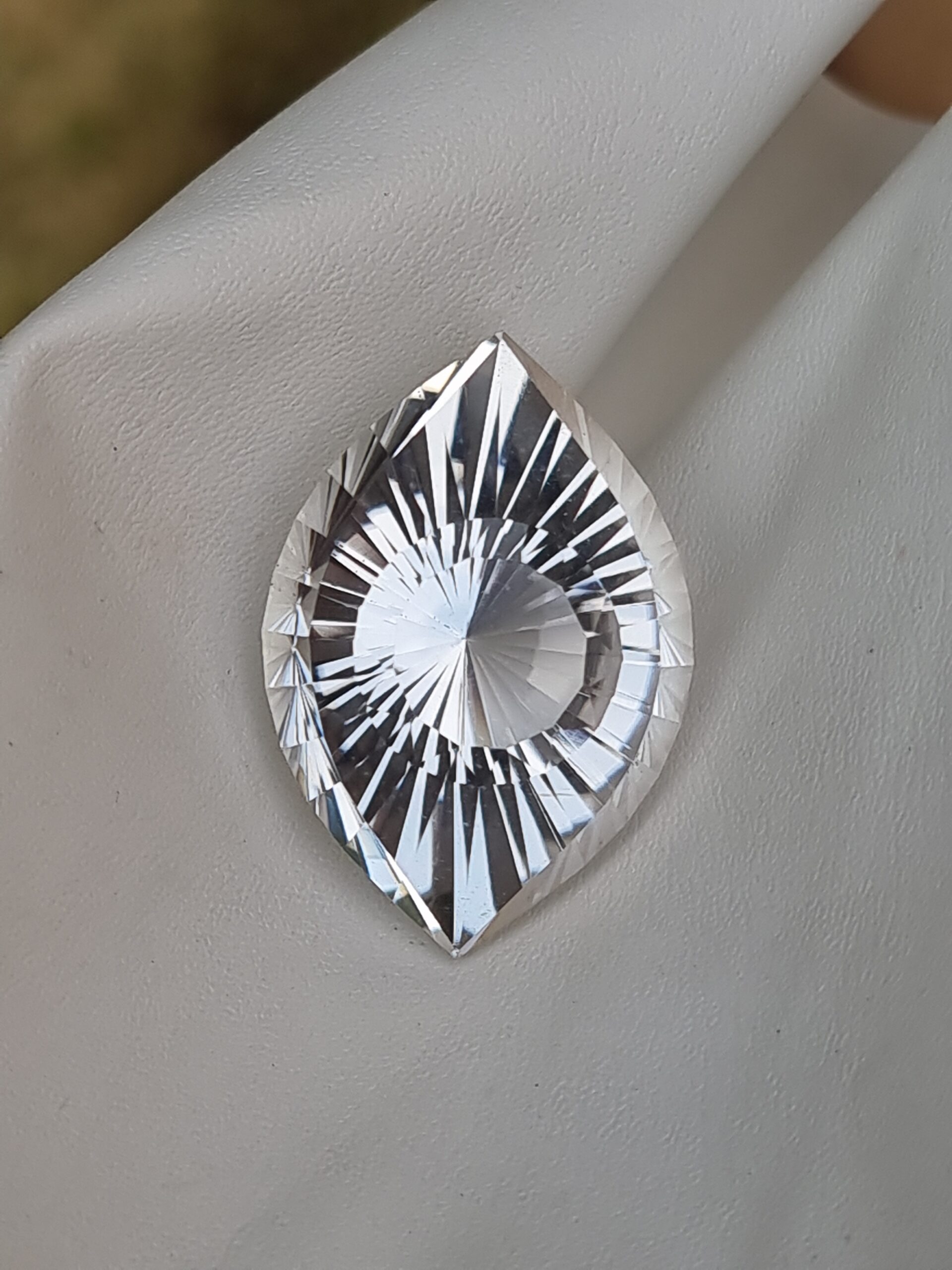 86.65 ct Natural Cleopatra Eye-Cut Quartz Gemstone – Colorless and Eye Clean