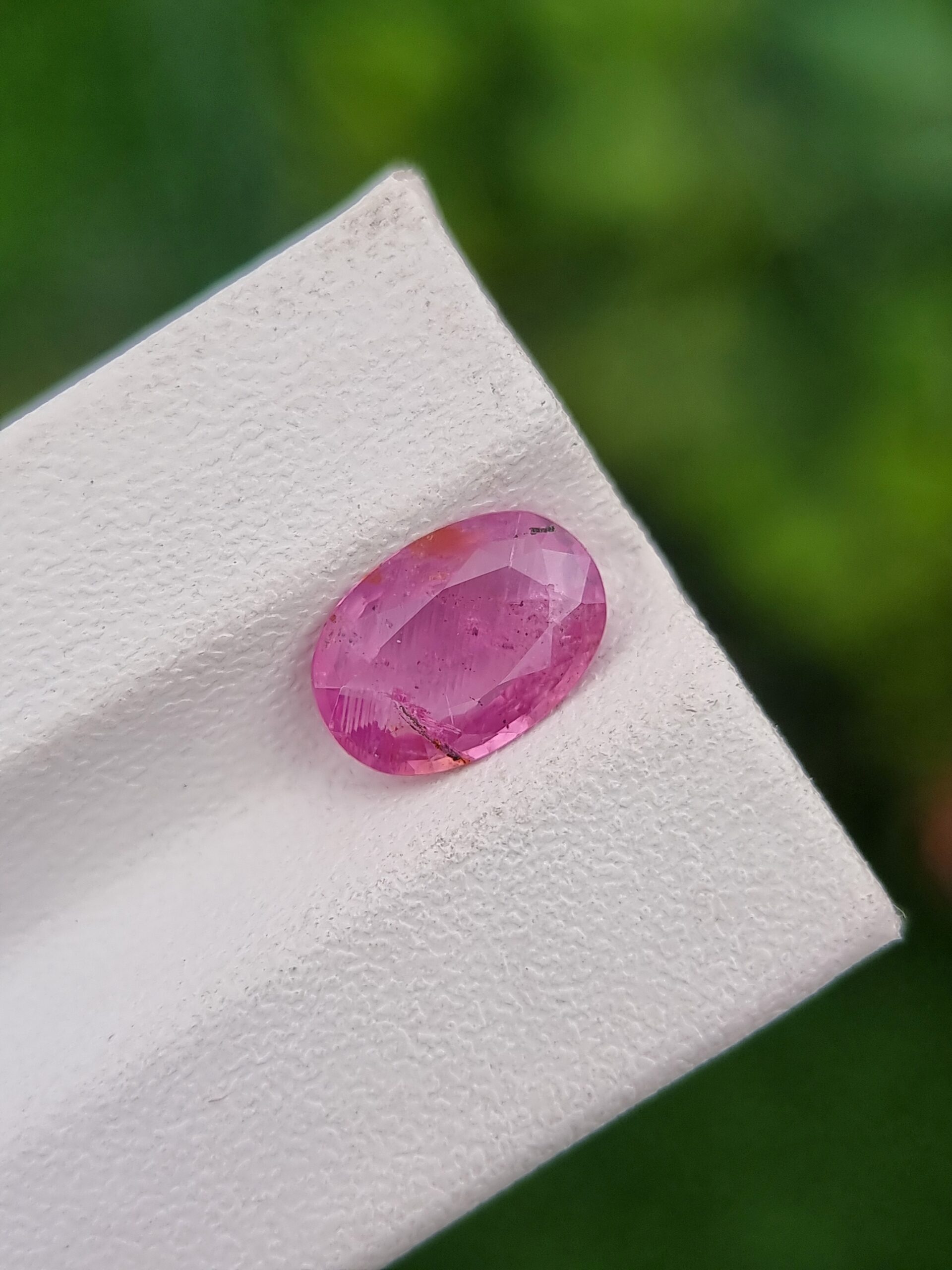 Natural Purplish Pink Sapphire 1.49 ct Oval Cut – Untreated & Certified